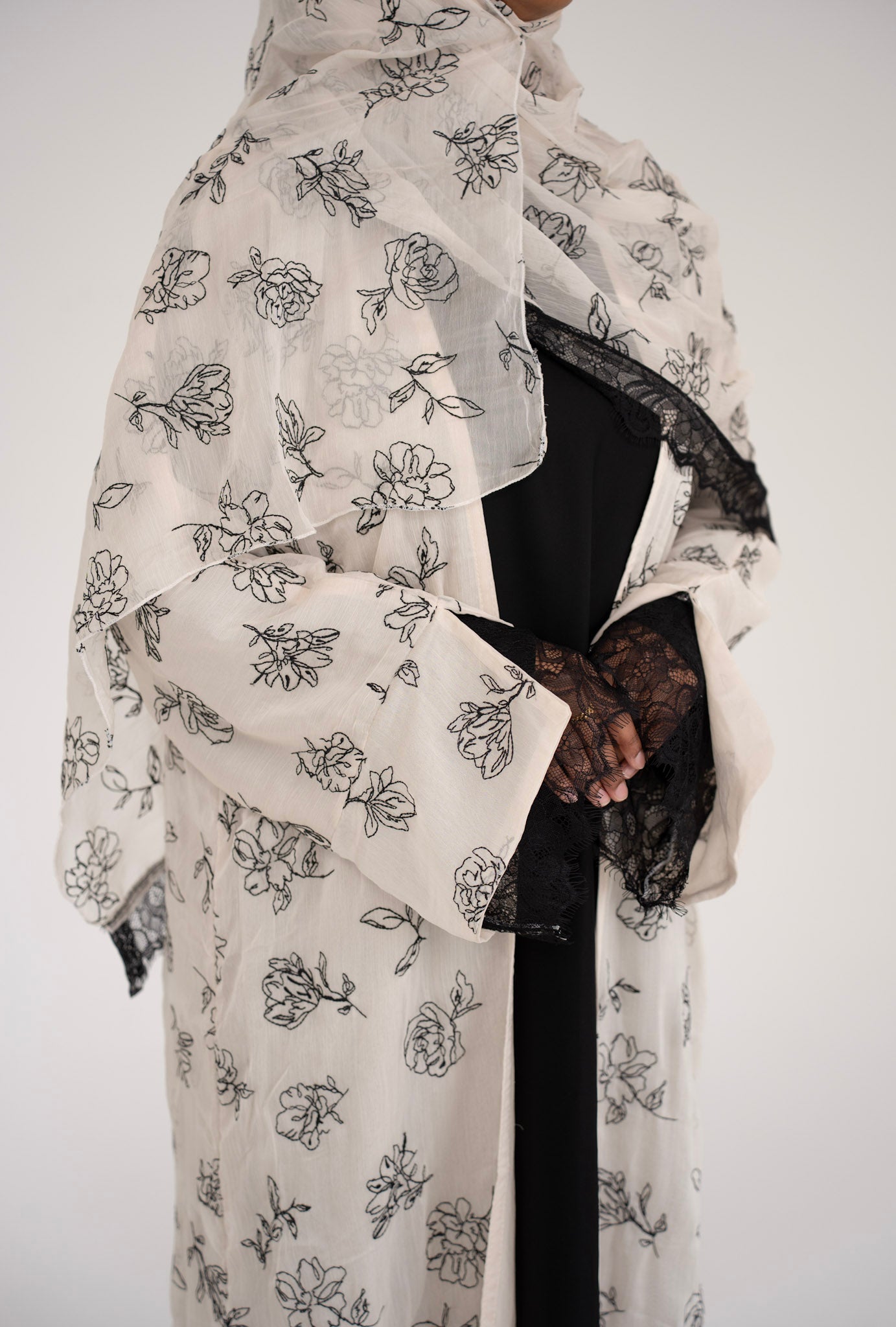 Jouri Lace Abaya - Creme & White