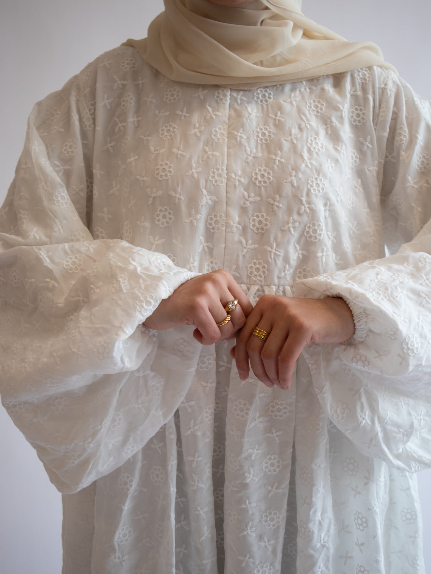 Luna Abaya-White Meadows