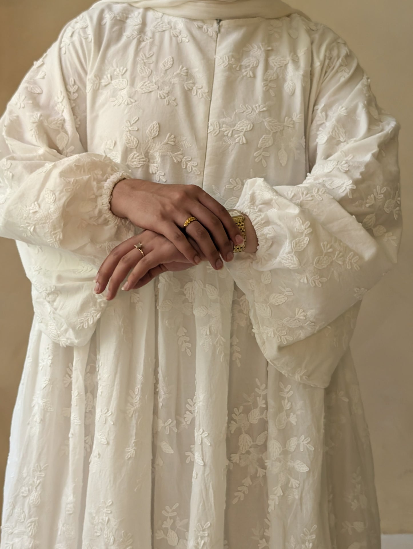 Luna Abaya- White Vines
